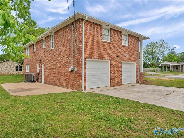 7700 Carlton Drive SW, Huntsville, AL 35802