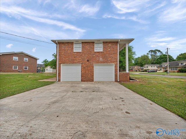 7700 Carlton Drive SW, Huntsville, AL 35802