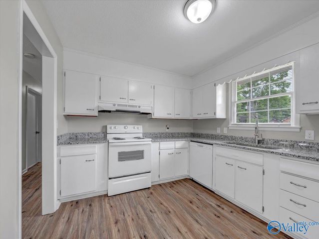 7700 Carlton Drive SW, Huntsville, AL 35802