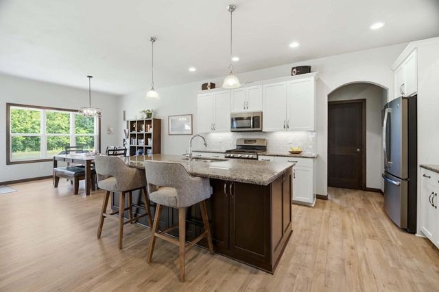 3487 PEPPERGRASS DRIVE, Green Bay, WI 54311