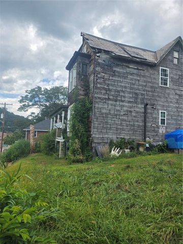 303 S 3rd St, Apollo Boro, PA 15613