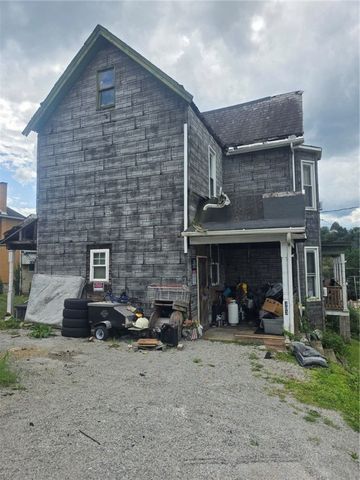 303 S 3rd St, Apollo Boro, PA 15613