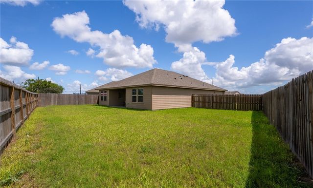 1293 Carnaby St, Corpus Christi, TX 78415
