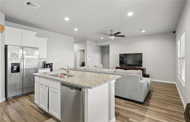 1293 Carnaby St, Corpus Christi, TX 78415