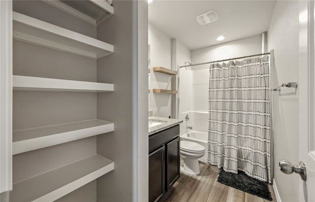 1293 Carnaby St, Corpus Christi, TX 78415