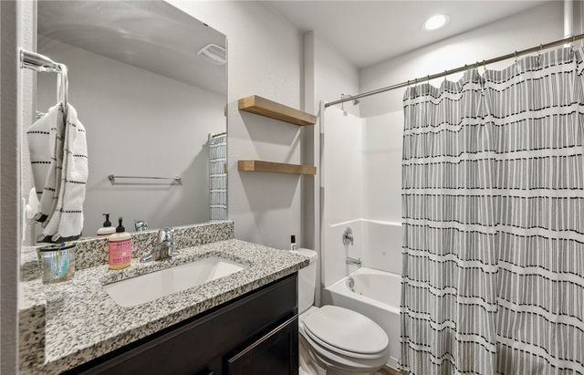 1293 Carnaby St, Corpus Christi, TX 78415