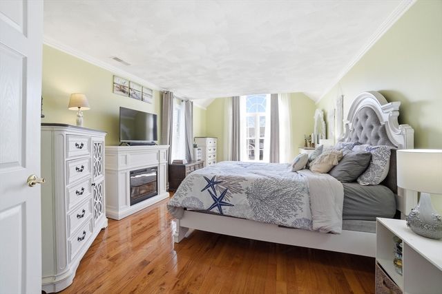 14 Wood Ln, Lawrence, MA 01843