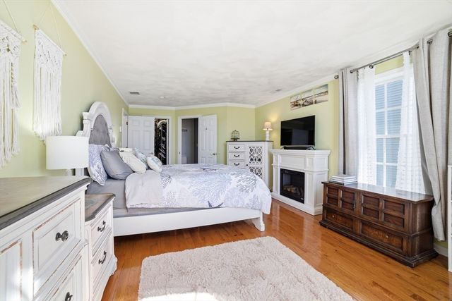 14 Wood Ln, Lawrence, MA 01843