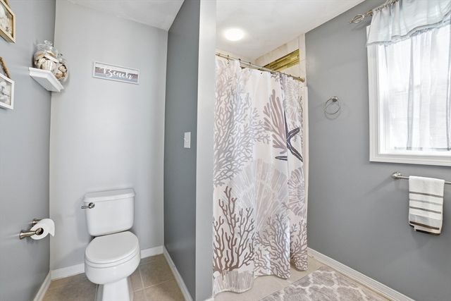 14 Wood Ln, Lawrence, MA 01843