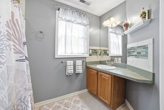 14 Wood Ln, Lawrence, MA 01843