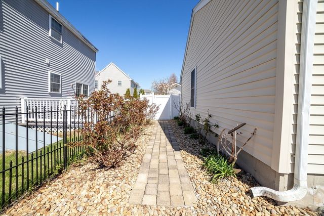 14 Wood Ln, Lawrence, MA 01843