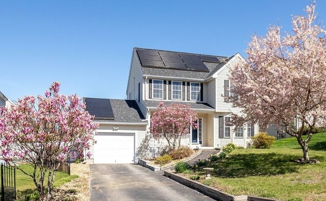 14 Wood Ln, Lawrence, MA 01843