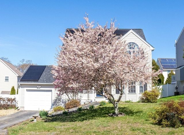 14 Wood Ln, Lawrence, MA 01843