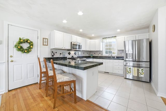 14 Wood Ln, Lawrence, MA 01843