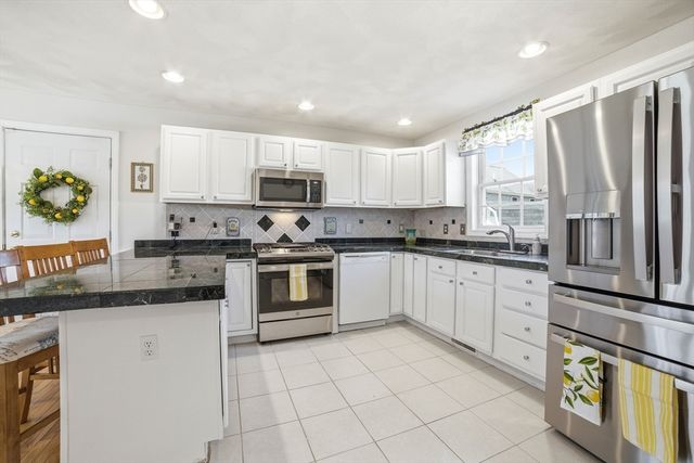 14 Wood Ln, Lawrence, MA 01843