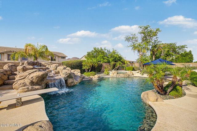 13058 W LOWDEN Road, Peoria, AZ 85383