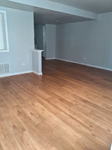 2204 Hebron Avenue D, Zion, IL 60099