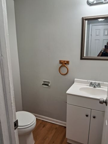 2204 Hebron Avenue D, Zion, IL 60099