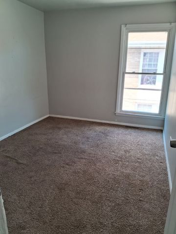 2204 Hebron Avenue D, Zion, IL 60099
