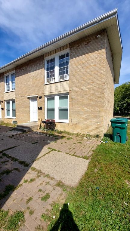 2204 Hebron Avenue D, Zion, IL 60099