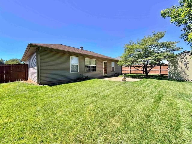 2020 Seasons Ridge Boulevard, Evansville, IN 47715