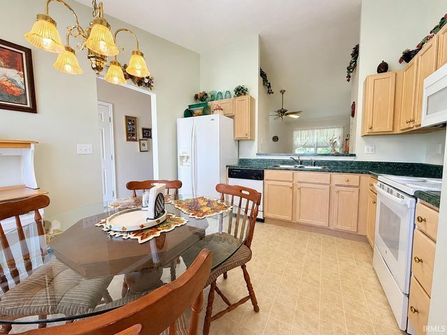 2020 Seasons Ridge Boulevard, Evansville, IN 47715