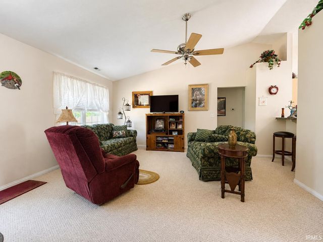 2020 Seasons Ridge Boulevard, Evansville, IN 47715