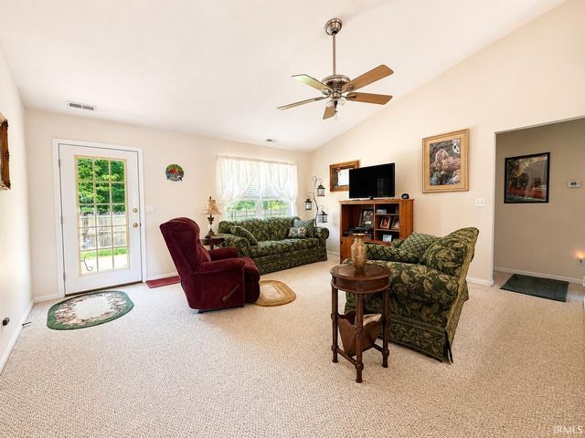 2020 Seasons Ridge Boulevard, Evansville, IN 47715