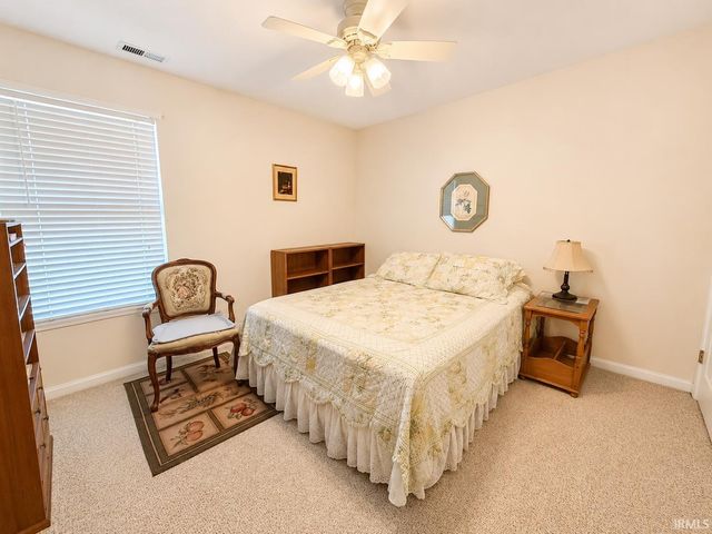 2020 Seasons Ridge Boulevard, Evansville, IN 47715