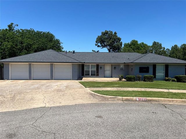 1233 Crossroads Court, Norman, OK 73072