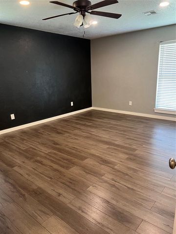 1233 Crossroads Court, Norman, OK 73072