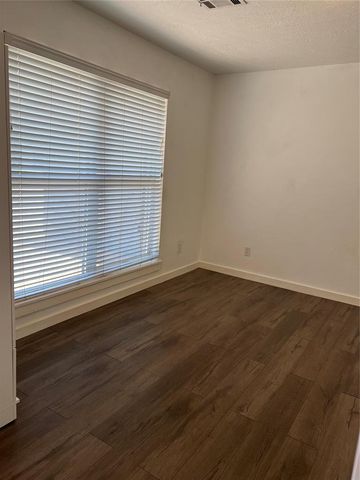 1233 Crossroads Court, Norman, OK 73072