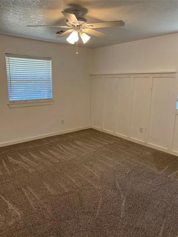 1233 Crossroads Court, Norman, OK 73072