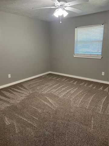 1233 Crossroads Court, Norman, OK 73072