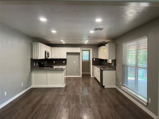 1233 Crossroads Court, Norman, OK 73072