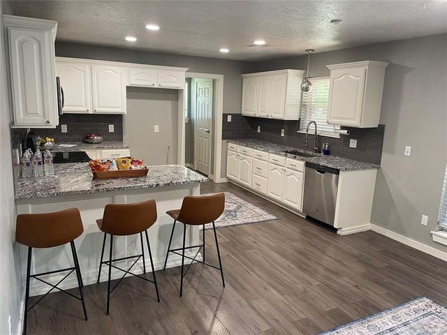 1233 Crossroads Court, Norman, OK 73072