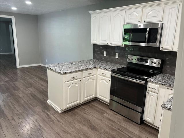 1233 Crossroads Court, Norman, OK 73072