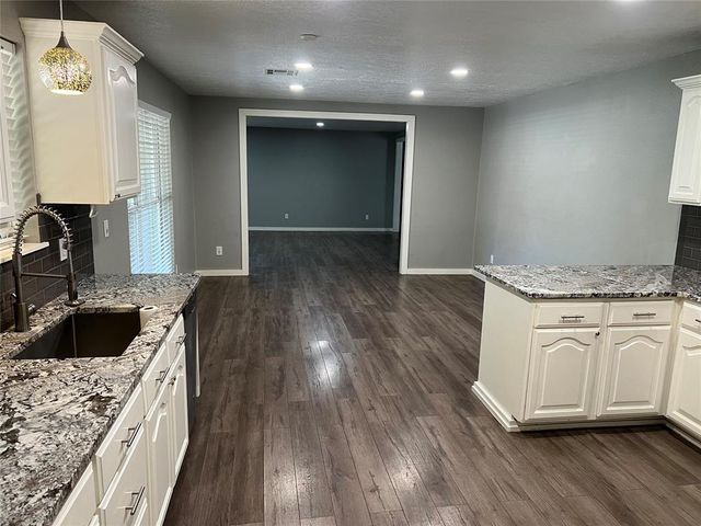 1233 Crossroads Court, Norman, OK 73072