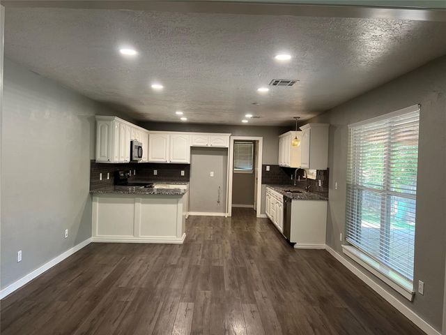 1233 Crossroads Court, Norman, OK 73072
