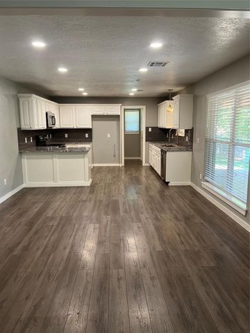 1233 Crossroads Court, Norman, OK 73072