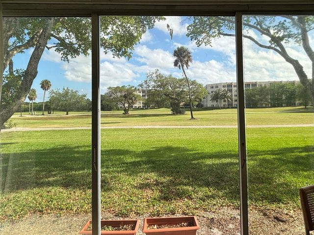 3700 Oaks Clubhouse Drive 103, Pompano Beach, FL 33069
