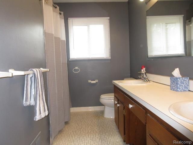 319 Sherman Court, Ortonville, MI 48462