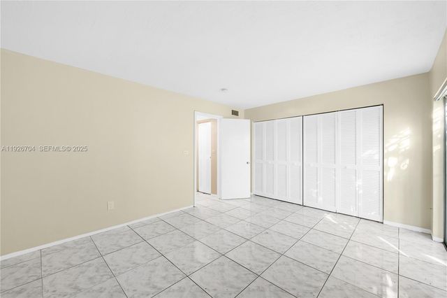 16215 NE 18th Ct 212, North Miami Beach, FL 33162