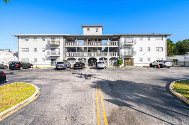 16215 NE 18th Ct 212, North Miami Beach, FL 33162