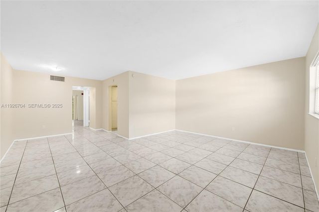 16215 NE 18th Ct 212, North Miami Beach, FL 33162