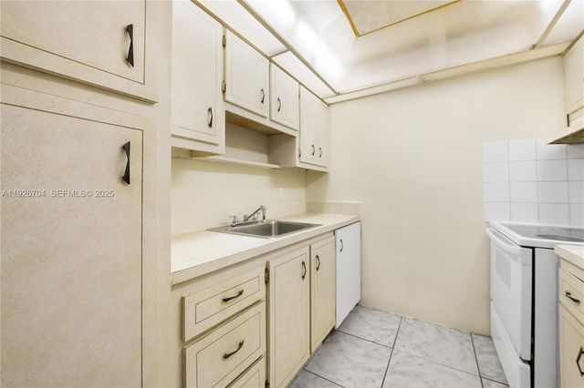 16215 NE 18th Ct 212, North Miami Beach, FL 33162