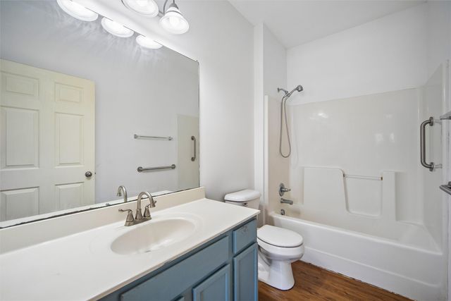 2323 E Porter Avenue 38, Des Moines, IA 50320