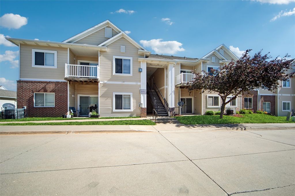 2323 E Porter Avenue 38, Des Moines, IA 50320