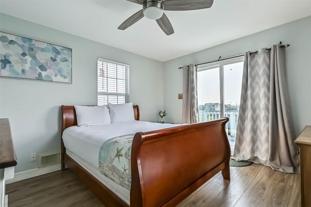 3917 3rd Street, Galveston, TX 77554