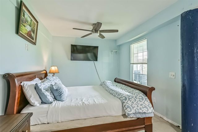 3917 3rd Street, Galveston, TX 77554